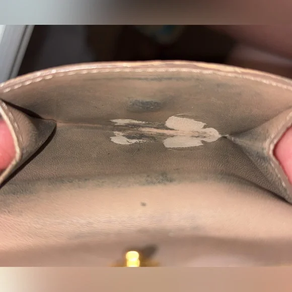 Prada repainted Vitello Move Envelope compact wallet GUC - Picture 9 of 9